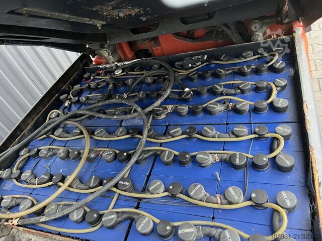 Electric 4-wheel forklift Linde E35L