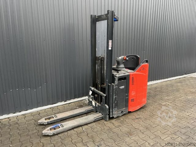 Stand-on stacker Linde D12SP