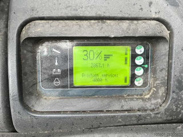 Stand-on stacker Linde D12SP