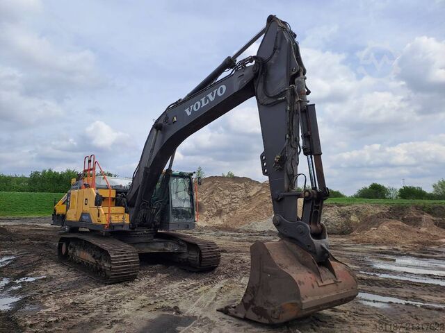 Crawler excavator Volvo EC 300 EL