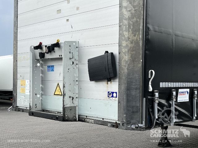Semiremorcă deschisă cu prelată Schmitz Cargobull Curtainsider Mega Getränke