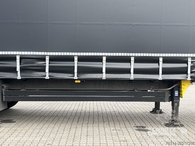 Semiremorcă deschisă cu prelată Schmitz Cargobull Curtainsider Mega Getränke