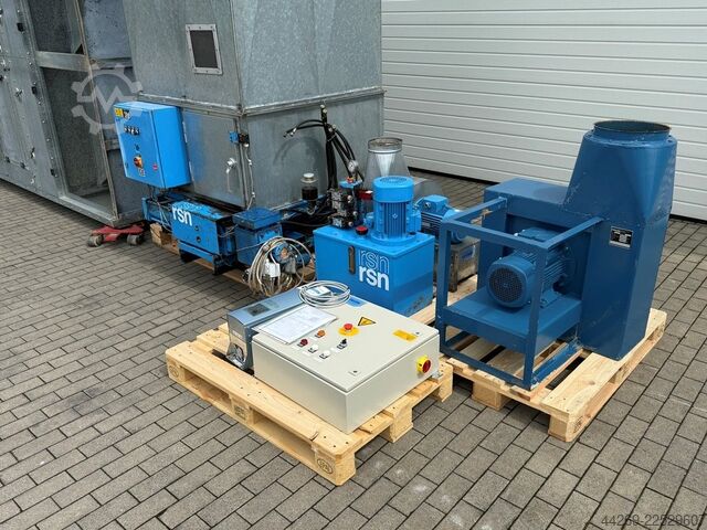Impianto di aspirazione con pressa bricchettatrice Höcker Polytechnik Höcker Polytechnik 