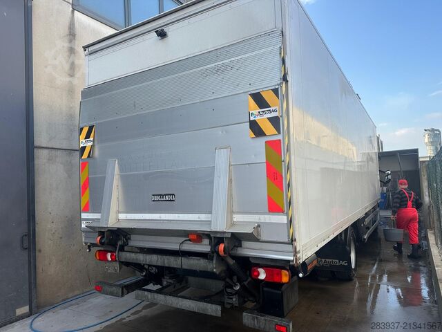Camião de caixa fechada Iveco 140e25