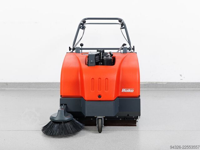 Hako Sweepmaster P800 - benzine Hako Sweepmaster P800 - Benzin - 2017y