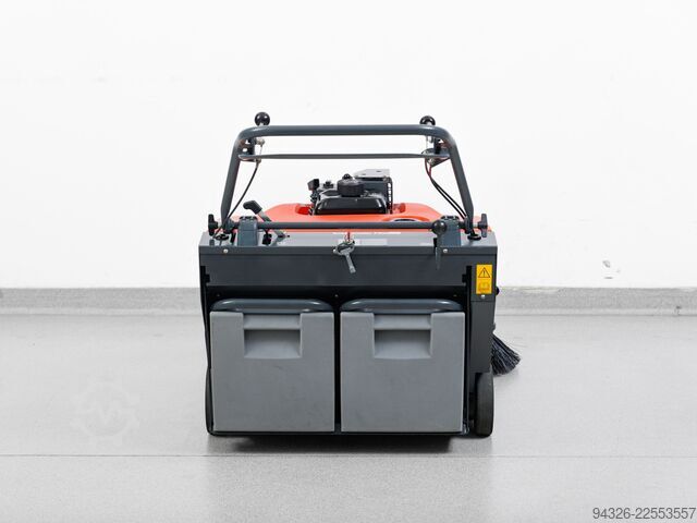 Hako Sweepmaster P800 - benzine Hako Sweepmaster P800 - Benzin - 2017y