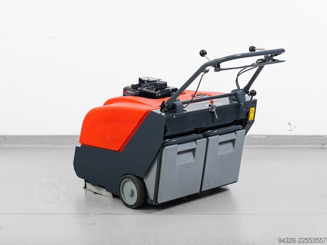 Hako Sweepmaster P800 - benzine Hako Sweepmaster P800 - Benzin - 2017y