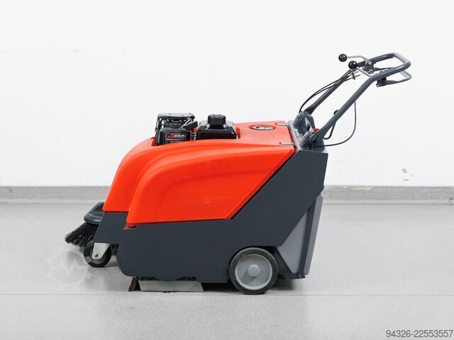 Hako Sweepmaster P800 - benzine Hako Sweepmaster P800 - Benzin - 2017y