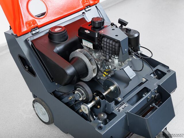 Hako Sweepmaster P800 - benzine Hako Sweepmaster P800 - Benzin - 2017y