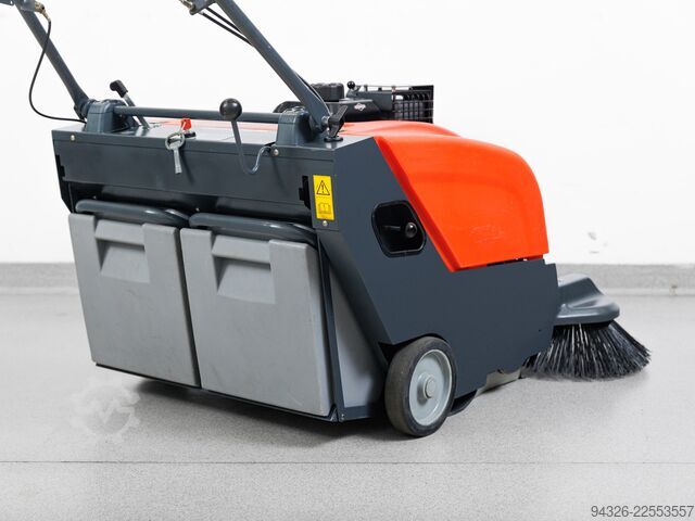 Hako Sweepmaster P800 - benzine Hako Sweepmaster P800 - Benzin - 2017y