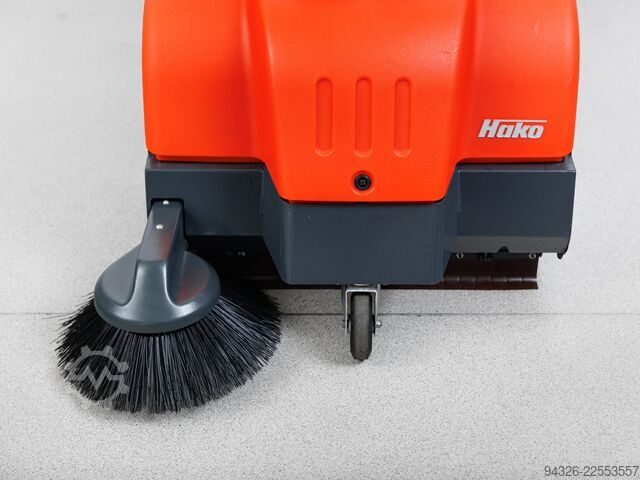 Hako Sweepmaster P800 - benzine Hako Sweepmaster P800 - Benzin - 2017y