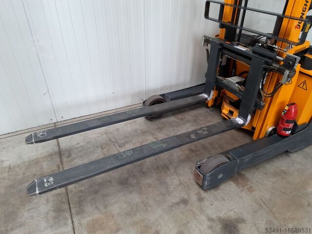 Empilhadeira alta Jungheinrich ERV308