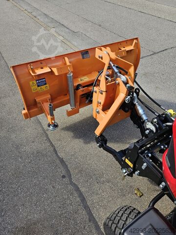 Uitrusting voor winteronderhoud Yanmar SA221