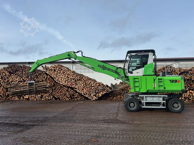 Sennebogen Koparka do drewna okrągłego Bagger 723 E
