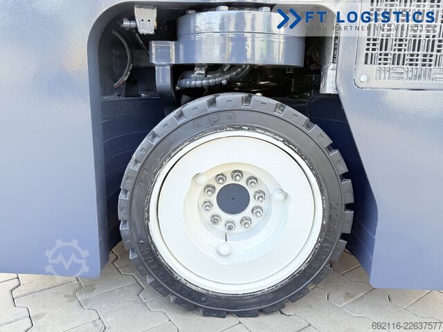 Négyirányú targoncát Combilift CB3000 GAS TRIPLEX 4900 FREE-LIFT