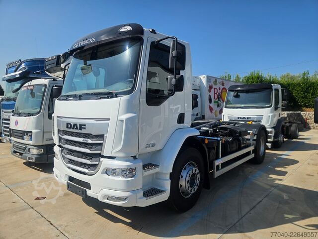 Camião porta-contentores de gancho DAF XB 310 FA 18 t con scarrabile Palfinger