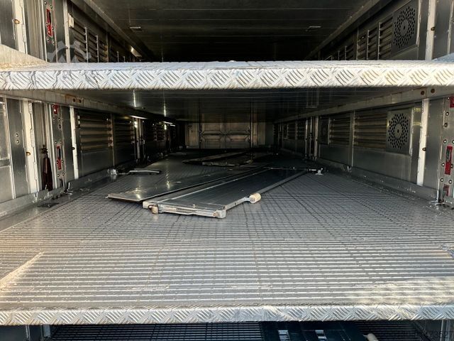 Hästtransportsläp MENKE-JANZEN DA20 4.Stock m. Aggregat Hubdach Tränke Rampe