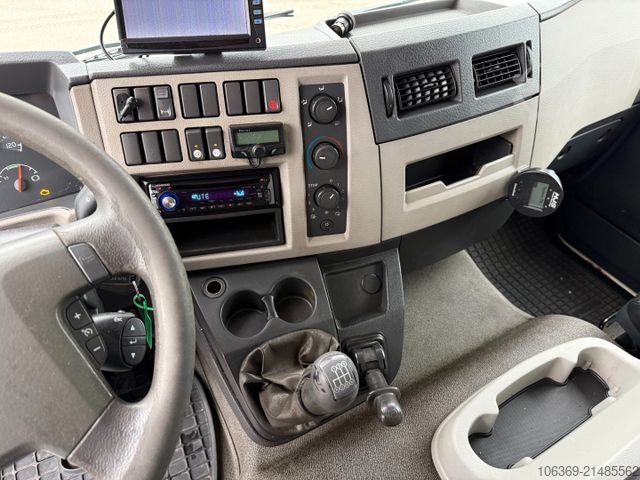 Dobozos teherautó VOLVO FL240 4x2 Closed box 6,30 m.