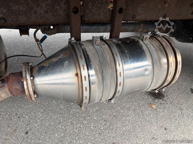 Dobozos teherautó VOLVO FL240 4x2 Closed box 6,30 m.