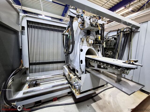 Pětiosé univerzální obráběcí centrum CHIRON MILL 2000