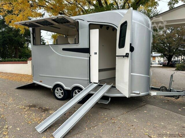Livestock trailer Steinsberger Anka 3-Pferdeanhänger