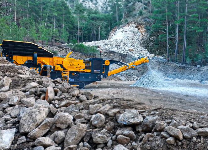 Drticí zařízení FABO Mobile Crushing Plant Mobile Tracked Jaw Crusher FTJ-1175