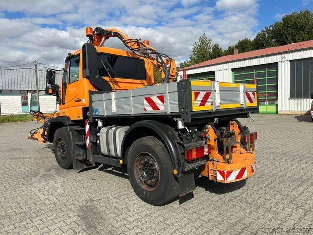 Caminhão para fins especiais UNIMOG U 400 4x4 / Vario Pilot / Mulag / Mähausrüstung