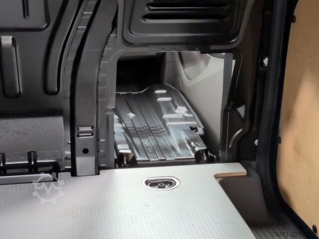 Panelvan Ford Transit Connect Kasten lang 1.5D*Temp PDC Regale