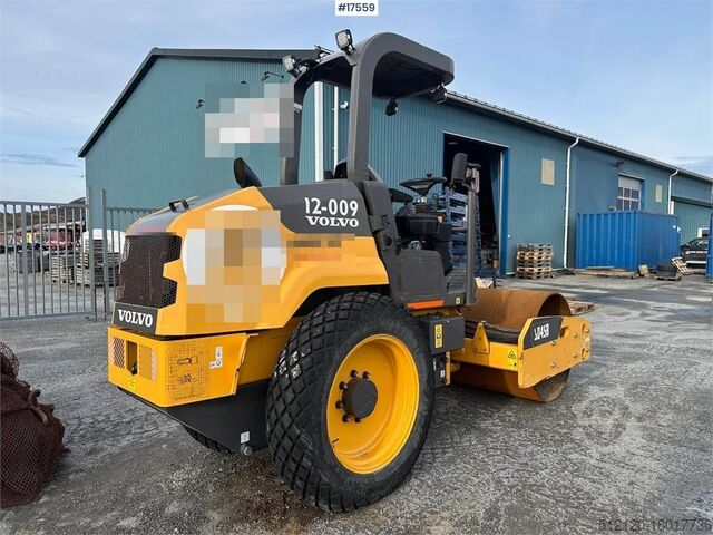 Bouwmachine Volvo SD45B Roller with only 364 hours