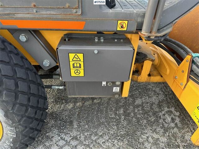 Bouwmachine Volvo SD45B Roller with only 364 hours