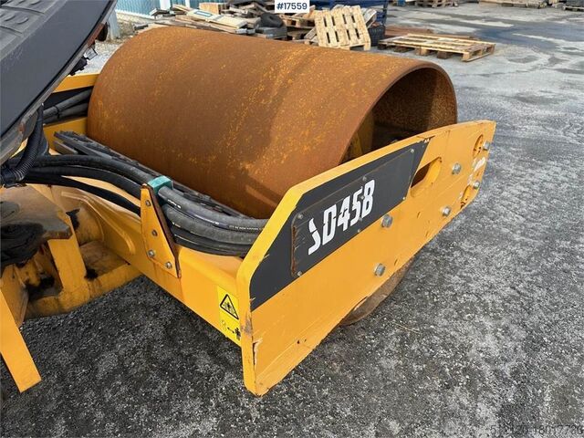 Bouwmachine Volvo SD45B Roller with only 364 hours