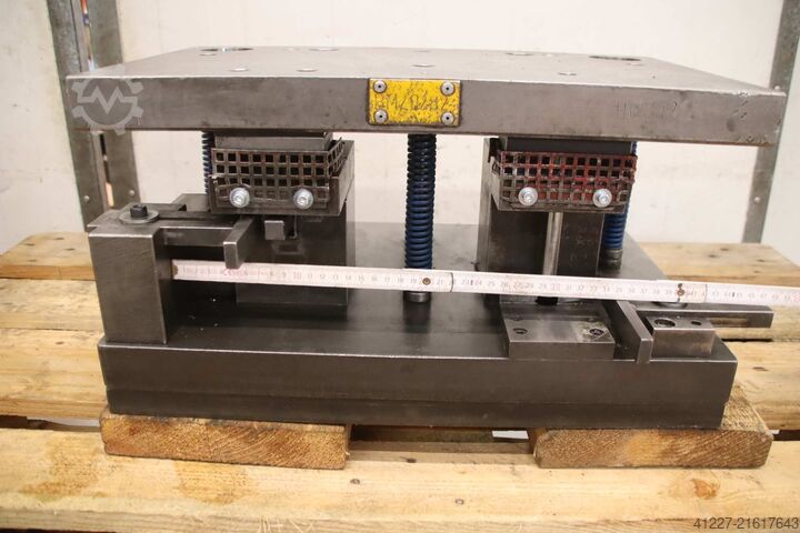 2-zuilen stansgereedschap unbekannt 535/350/H267 mm  Hub 12 mm