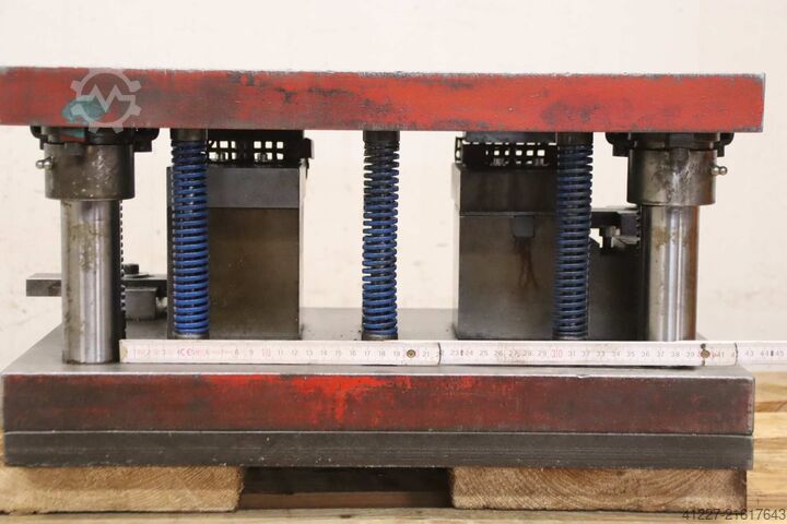 2-zuilen stansgereedschap unbekannt 535/350/H267 mm  Hub 12 mm