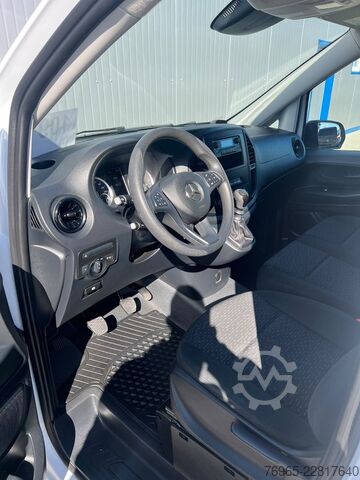 Furgone MERCEDES-BENZ Vito 110 LANG 6G KLIMA TEMPOMAT 3-SITZE SCHRÄNKE