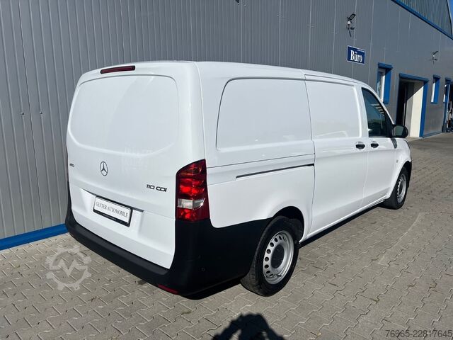 Furgone MERCEDES-BENZ Vito 110 LANG 6G KLIMA TEMPOMAT 3-SITZE SCHRÄNKE