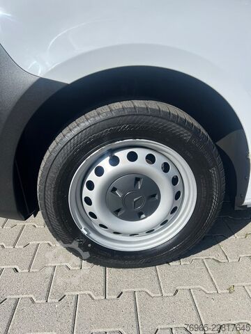 Furgone MERCEDES-BENZ Vito 110 LANG 6G KLIMA TEMPOMAT 3-SITZE SCHRÄNKE
