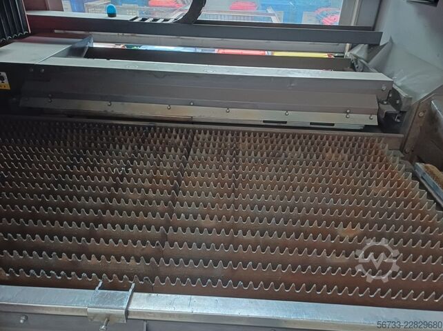 Lazer kesim makinesi BYSTRONIC ByVention 3015