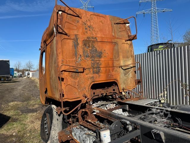 Tenteli düz yataklı kamyon RENAULT D WIDE 280 E6 Brandschaden