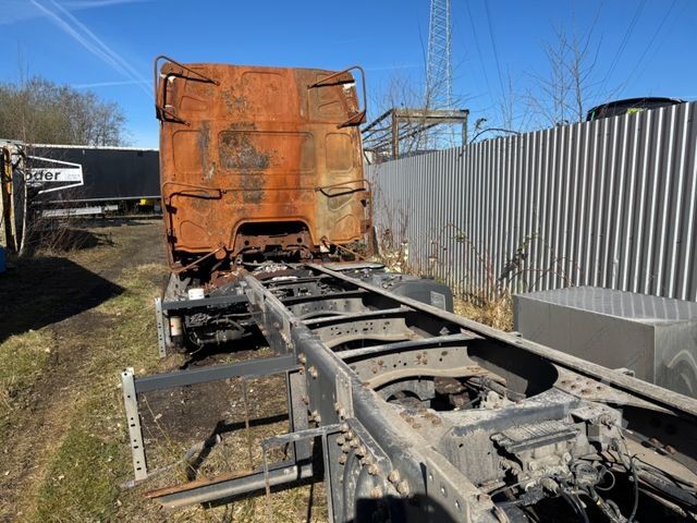 Tenteli düz yataklı kamyon RENAULT D WIDE 280 E6 Brandschaden
