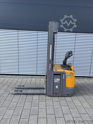 Pallet Stackers Jungheinrich ERC 216z - 525DZ Triplex Initalhub