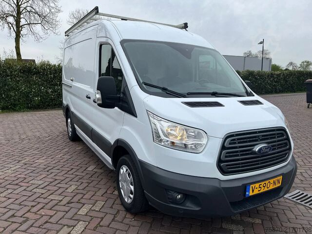 Varebil med dobbeltkabine Ford Transit FCD