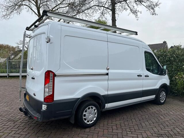 Varebil med dobbeltkabine Ford Transit FCD
