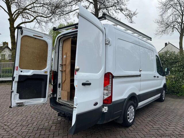 Varebil med dobbeltkabine Ford Transit FCD