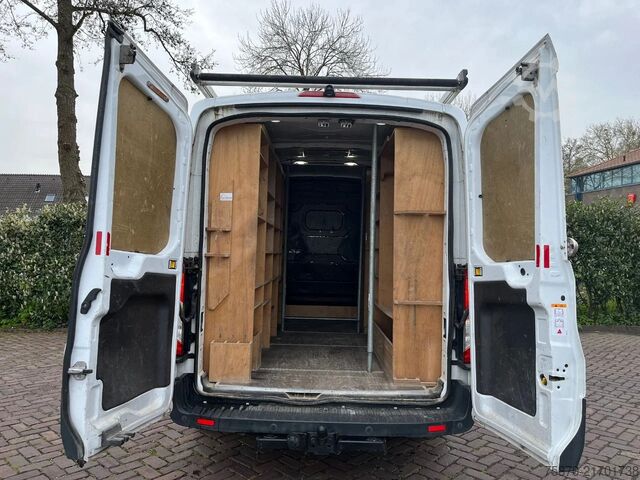 Varebil med dobbeltkabine Ford Transit FCD