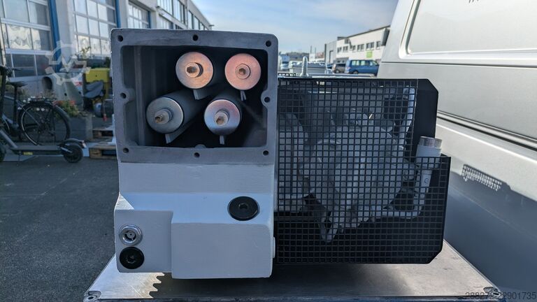  Leybold SV300
