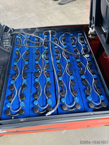 Stivuitor electric cu 4 roți Linde E 25 L-01 Triplex Batterie Bj.19