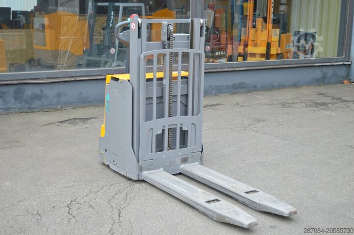 Hoogheffende truck Jungheinrich EJD 118