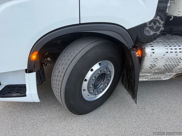 Billenőplatós teherautó Iveco S-WAY 570