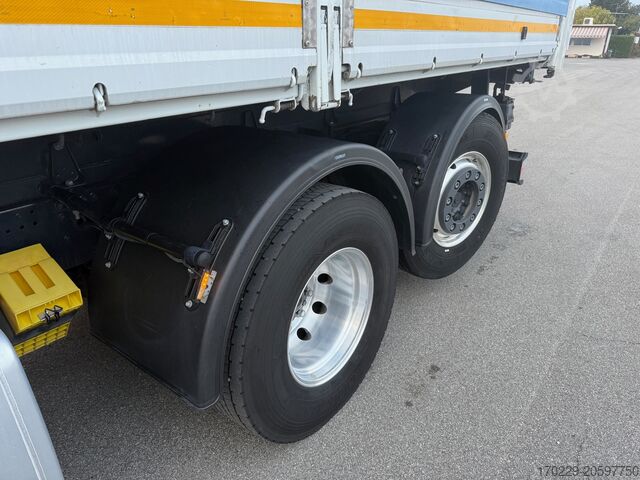 Billenőplatós teherautó Iveco S-WAY 570