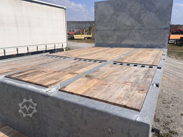 Niski poluprikolica Möslein ST 3 Plato 8,7  3 Achs Satteltieflader Plato 45 t GGfür Fertigteile, Baumaschinen